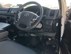 Toyota HiAce 2021 White