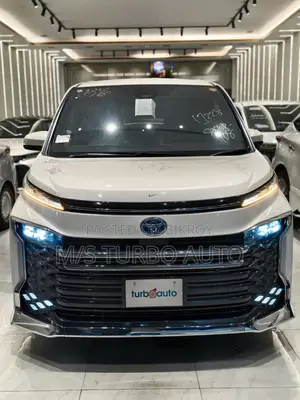 Toyota Voxy 2022 Pearl