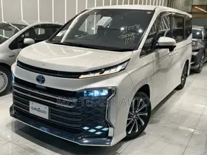 Toyota Voxy 2022 Pearl
