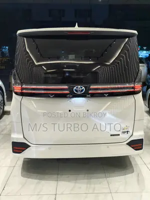 Toyota Voxy 2022 Pearl