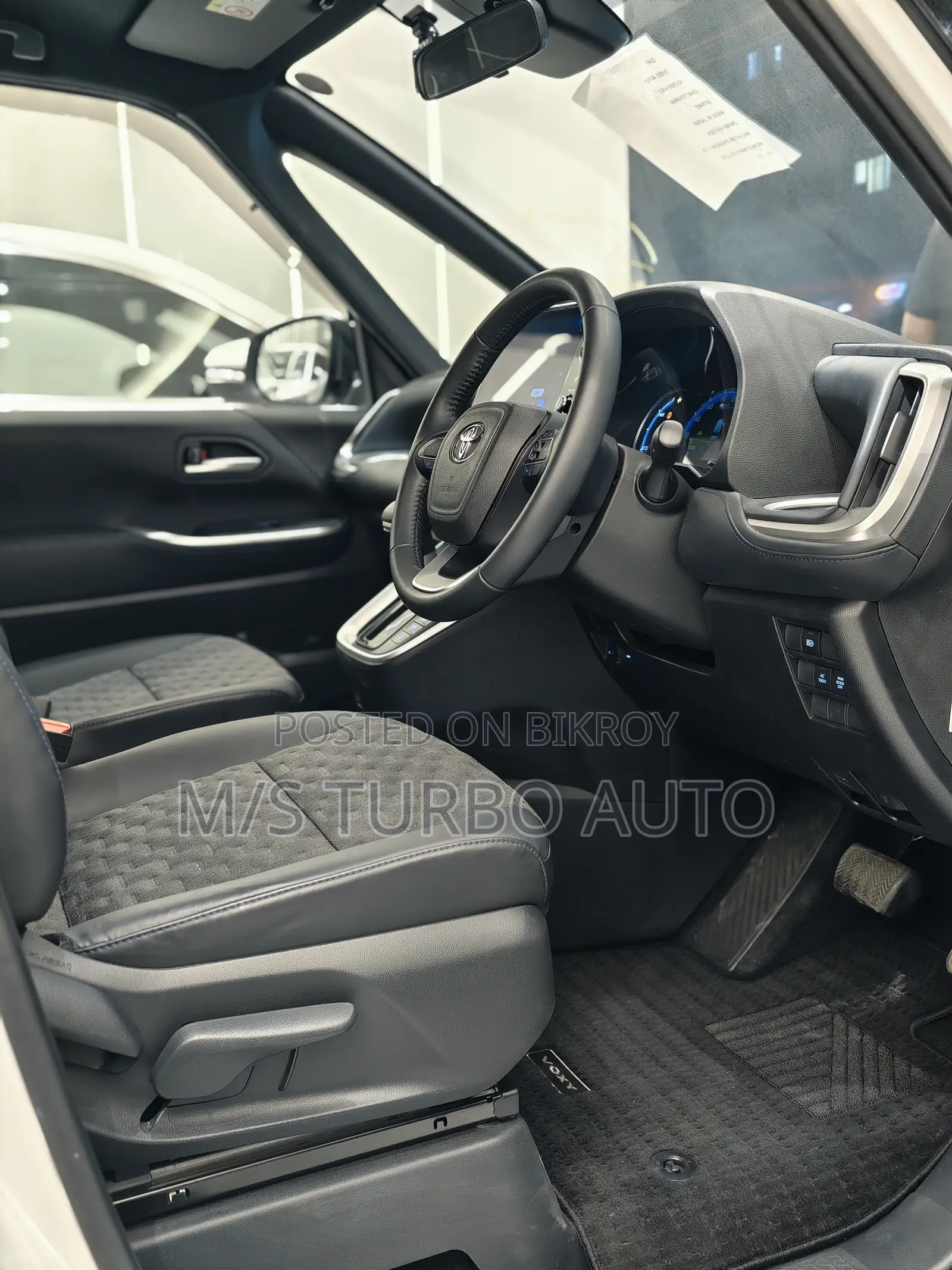 Toyota Voxy 2022 Pearl