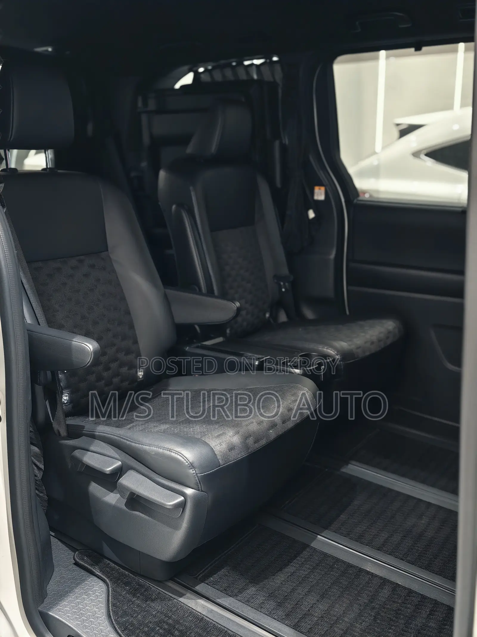Toyota Voxy 2022 Pearl