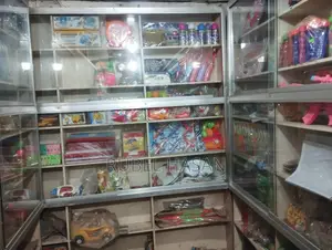 দোকান ছেড়ে দেওয়ার কারণে বিক্রি হয়ে যাবে