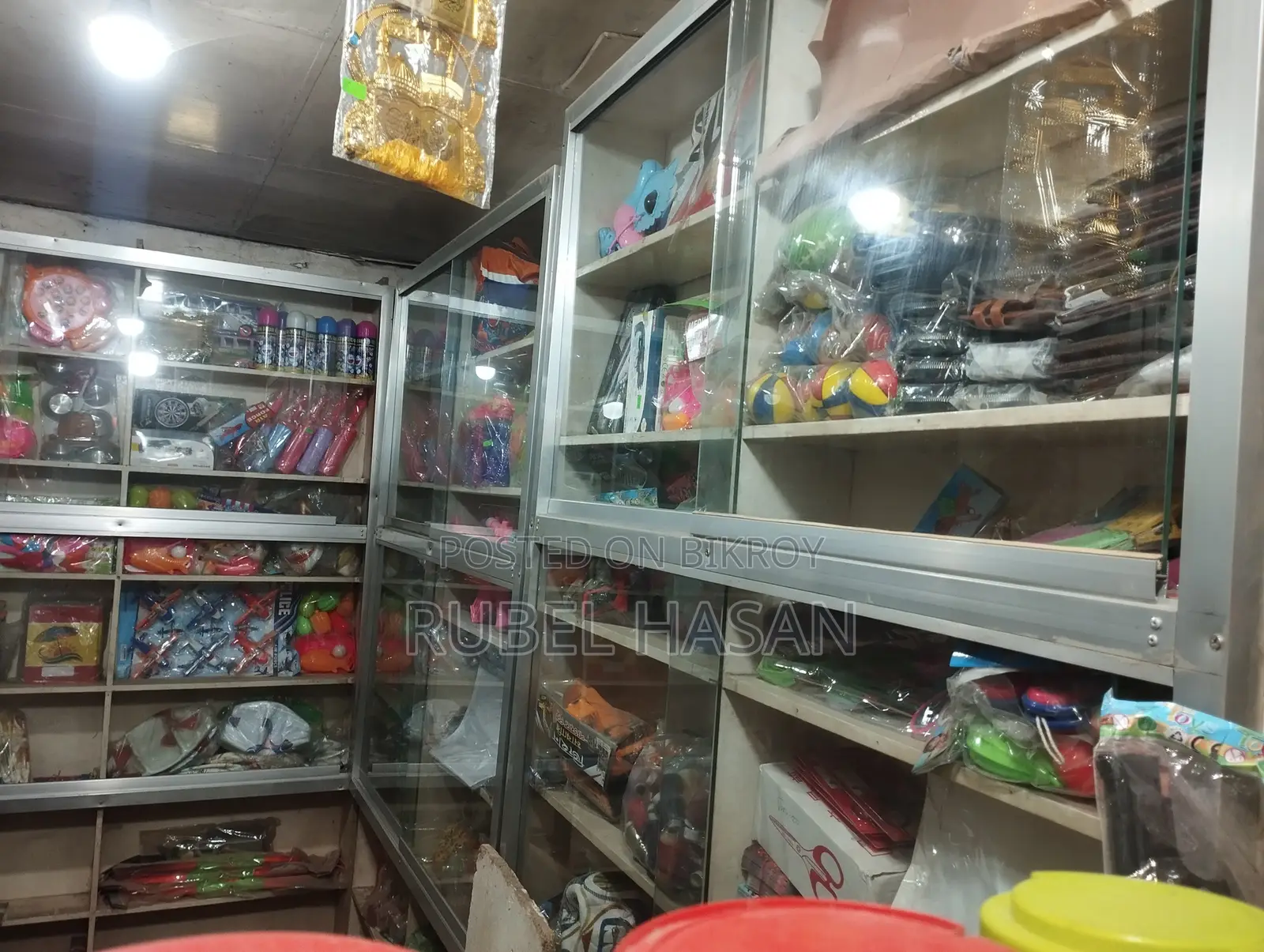 দোকান ছেড়ে দেওয়ার কারণে বিক্রি হয়ে যাবে