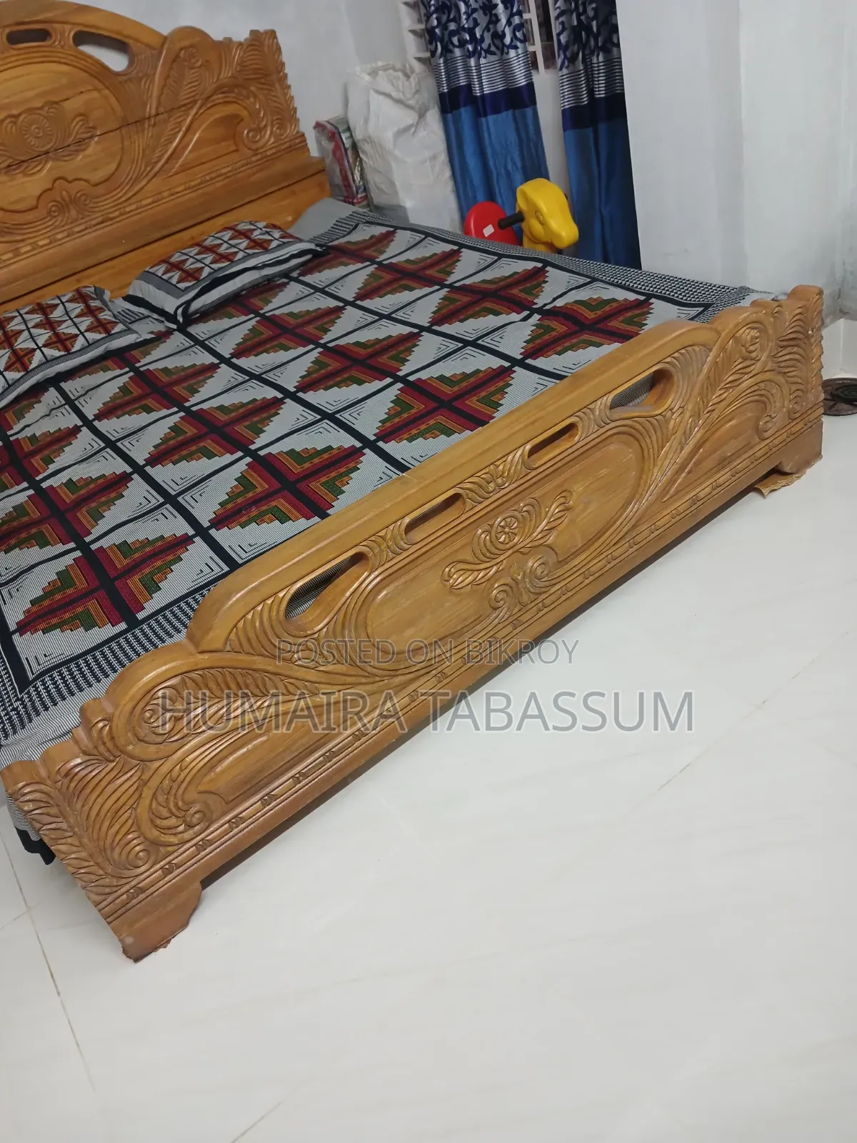 Wooden Bed. King Size. 6/7 Feet