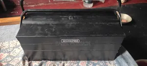 An empty tool box for carrying car tools will be sold.