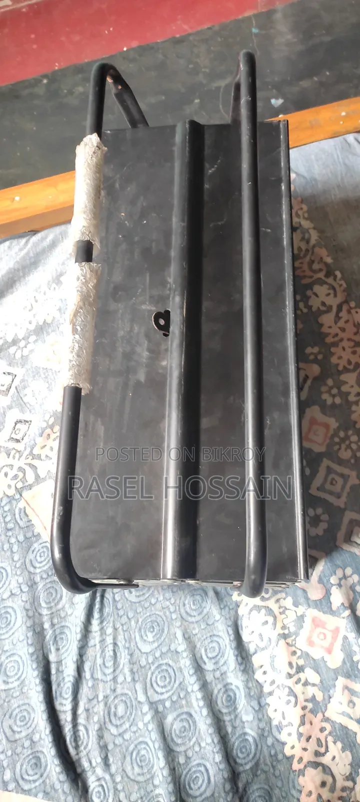 An empty tool box for carrying car tools will be sold.