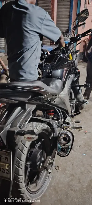 সুজুকি জিক্সার ২০২৩ ব্ল্যাক
