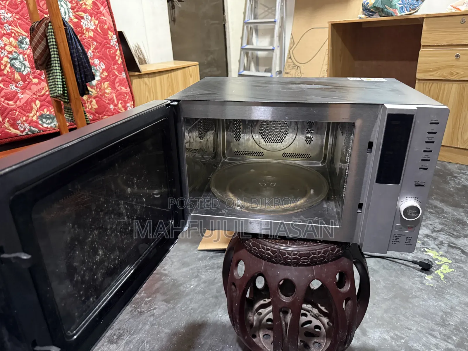 Microwave Oven With Grill