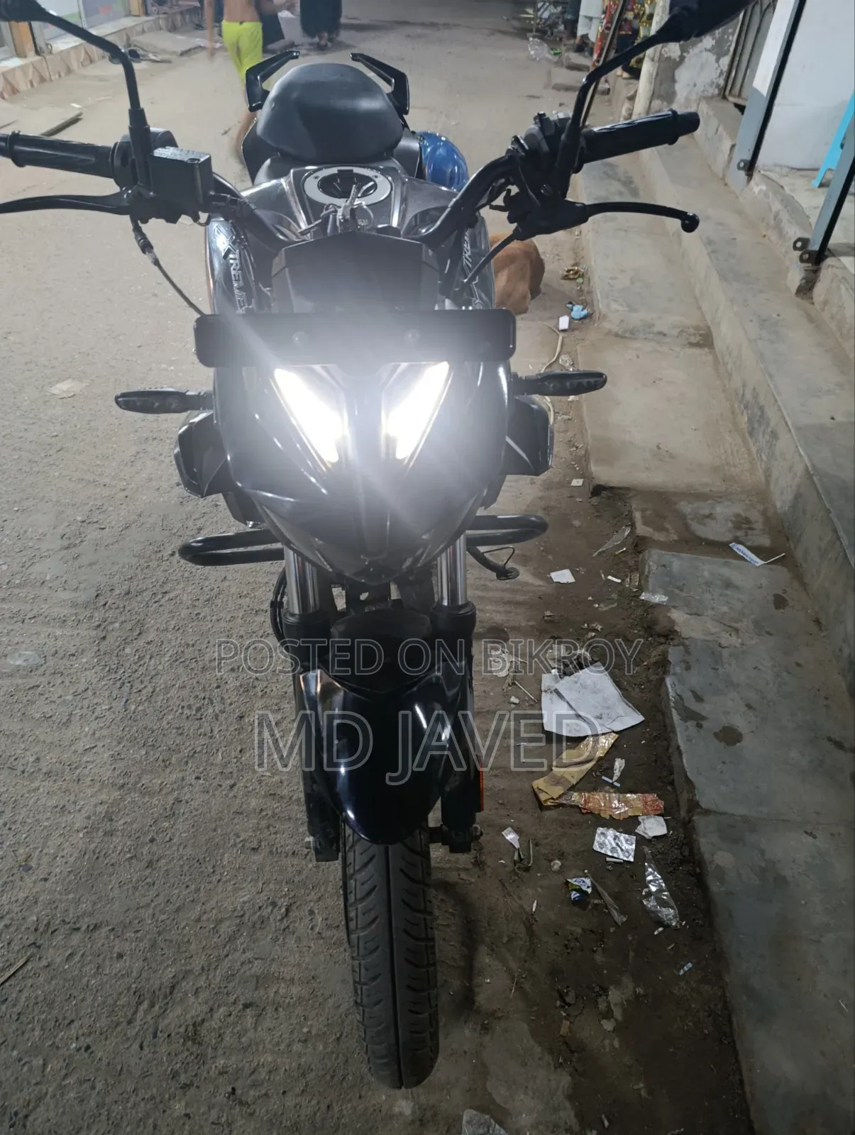 নতুন হিরো এক্সট্রিম ১২৫আর ২০২৫ কালো
