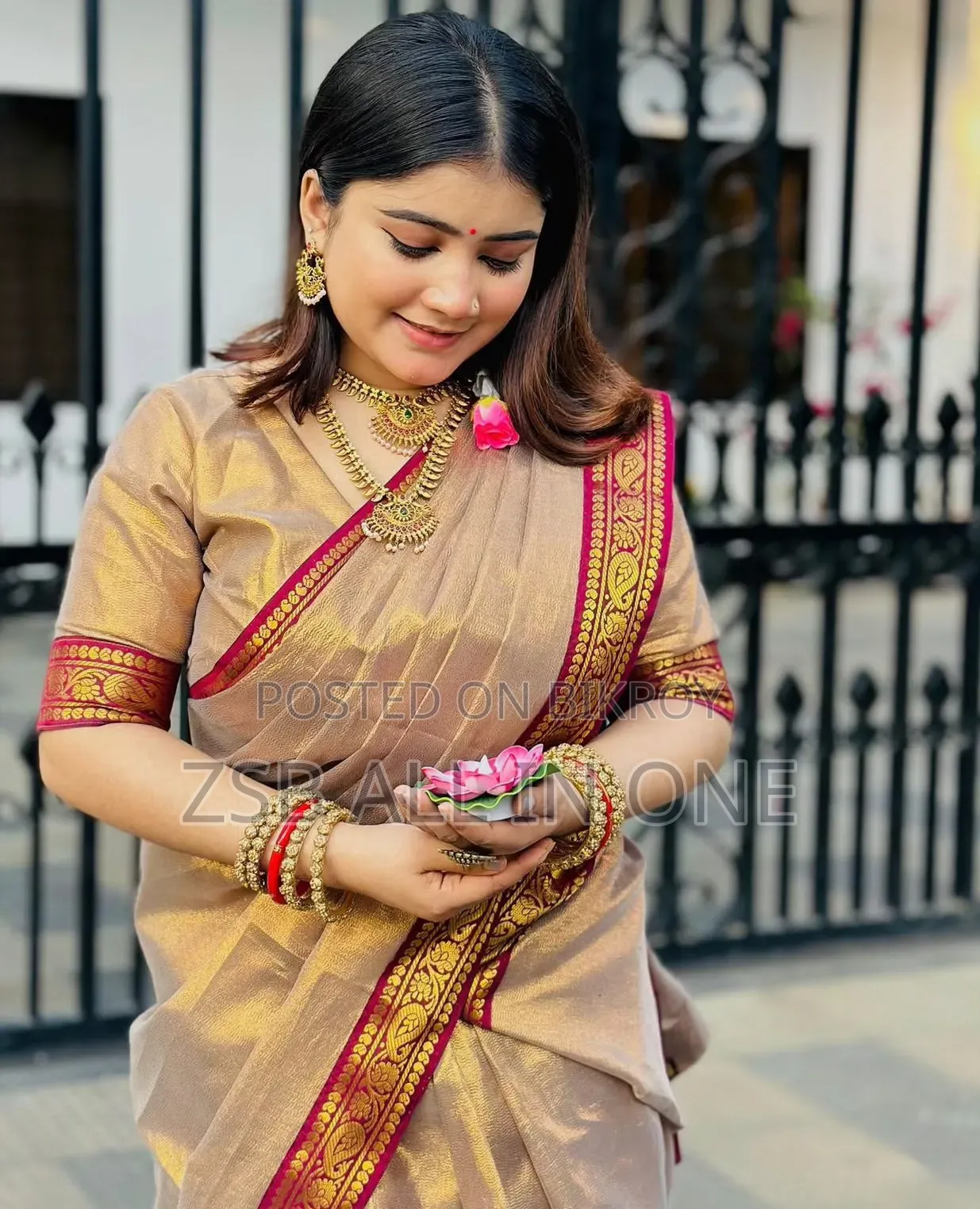 Hit Lama Saree With Blouse Piece