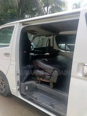 Toyota HiAce 2010 White