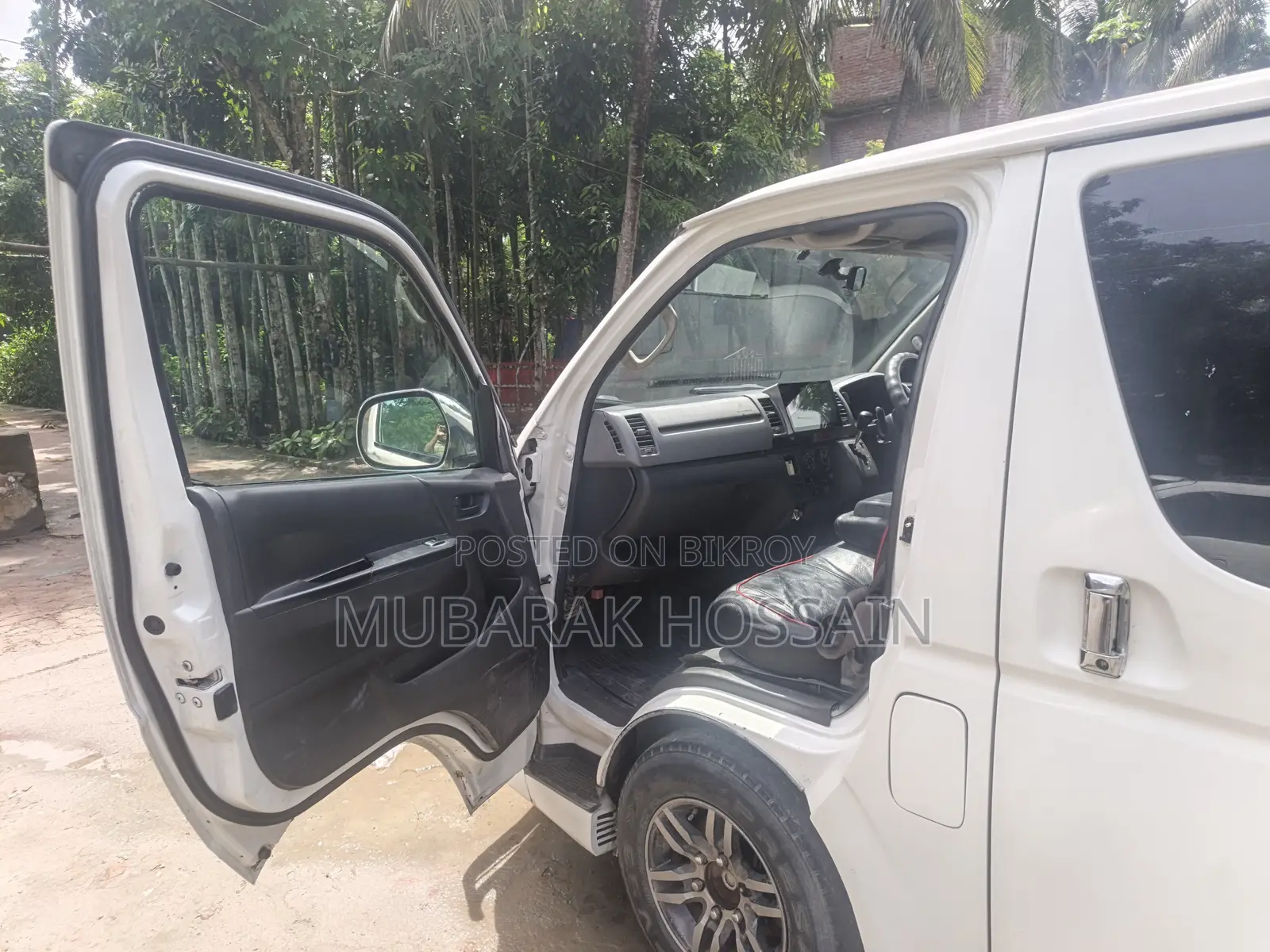 Toyota HiAce 2010 White