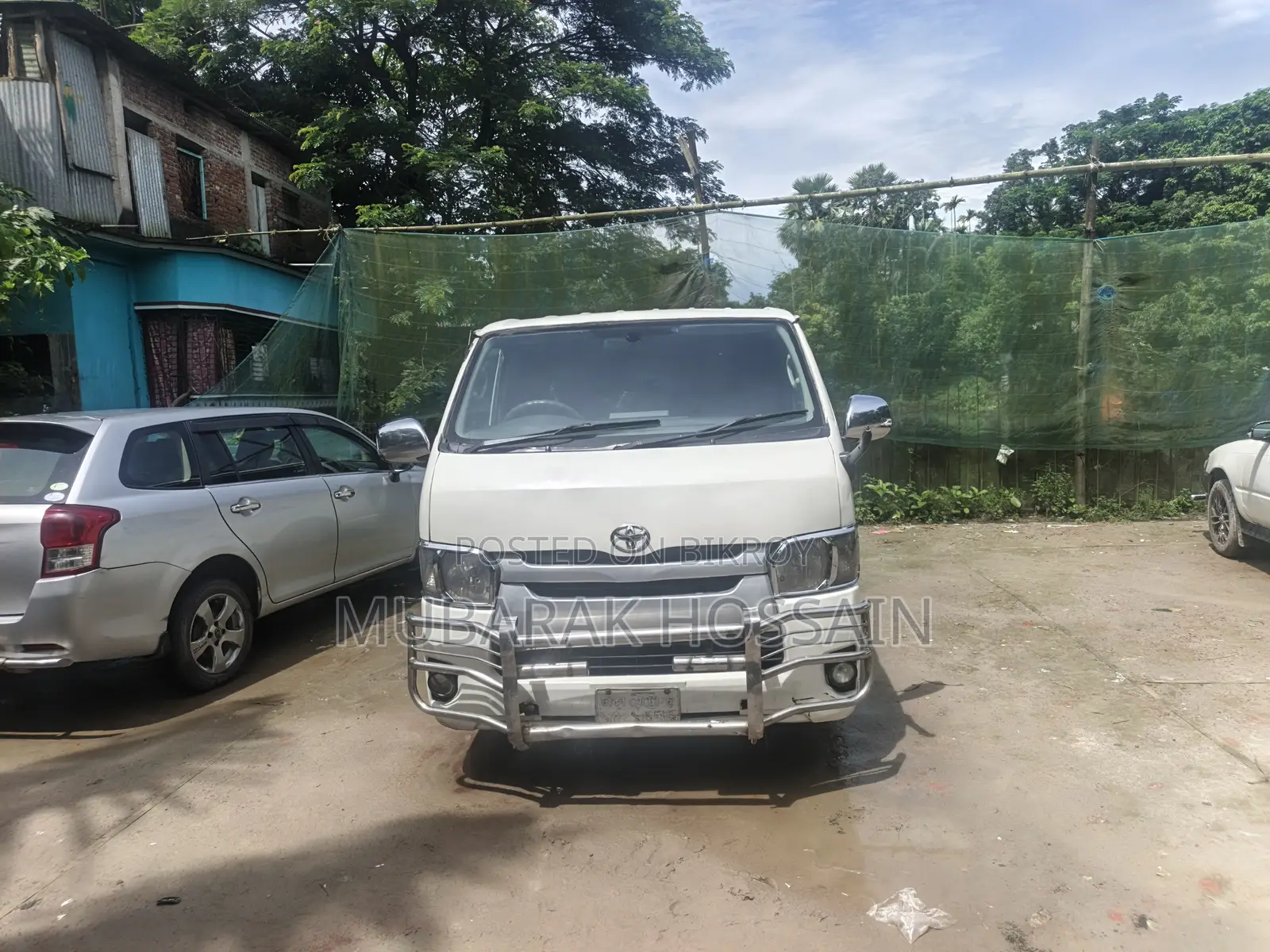 Toyota HiAce 2010 White