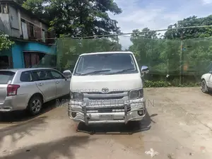 Toyota HiAce 2010 White