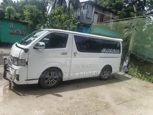 Toyota HiAce 2010 White