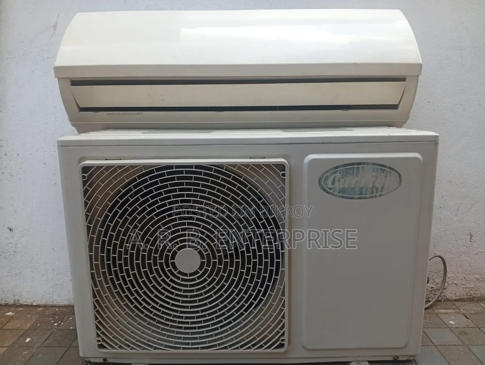 Carrier 1.5 Ton AC R22 Gas