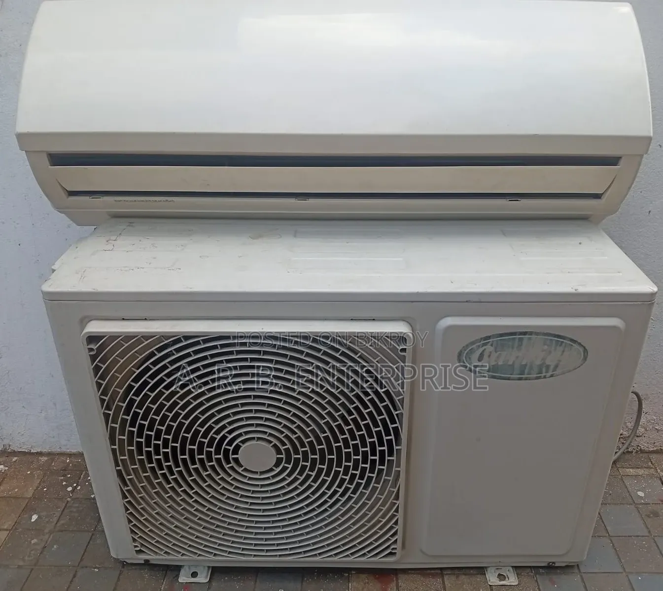 Carrier 1.5 Ton AC R22 Gas