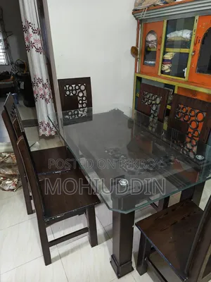 ডাইনিং টেবিল