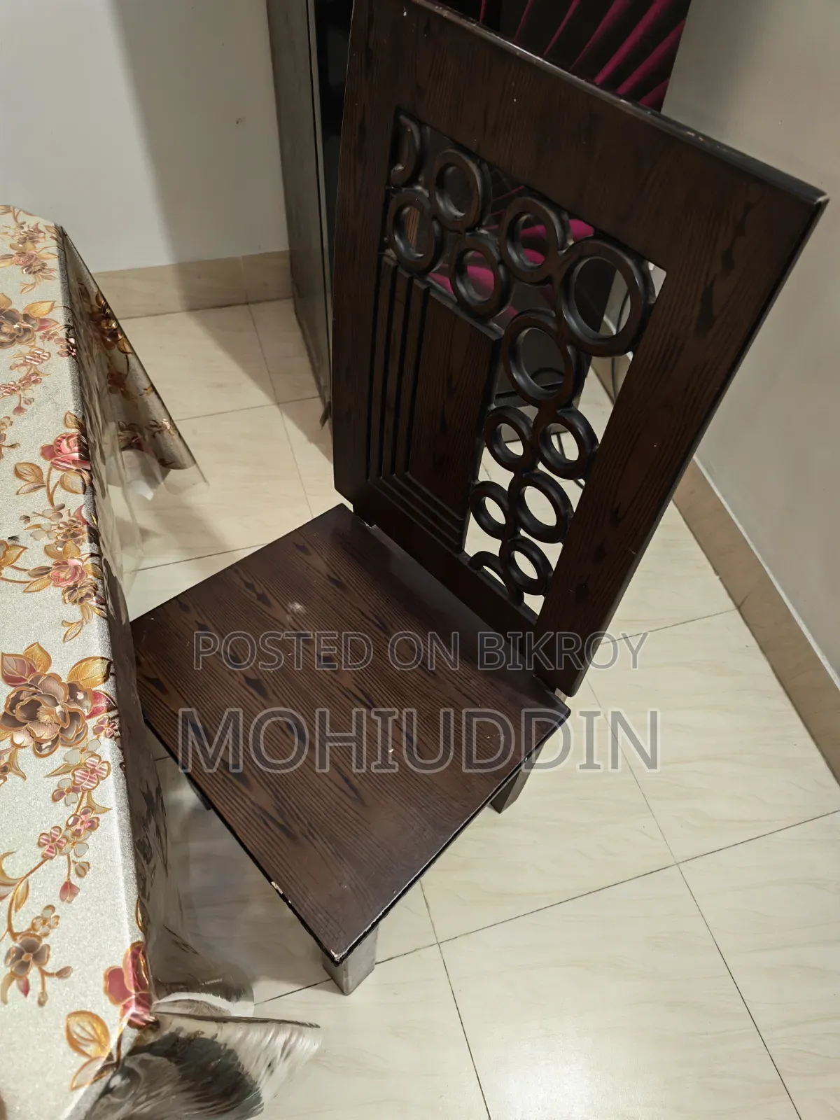 ডাইনিং টেবিল