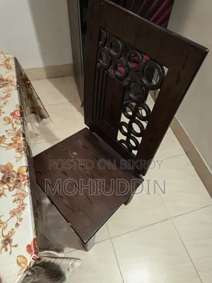 ডাইনিং টেবিল