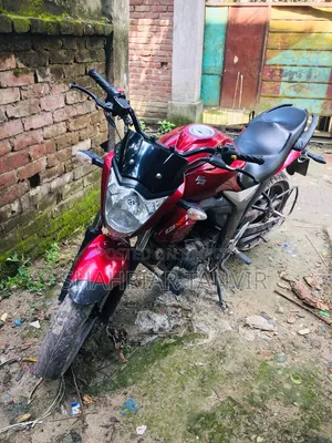 সুজুকি জিক্সার ২০২২ লাল
