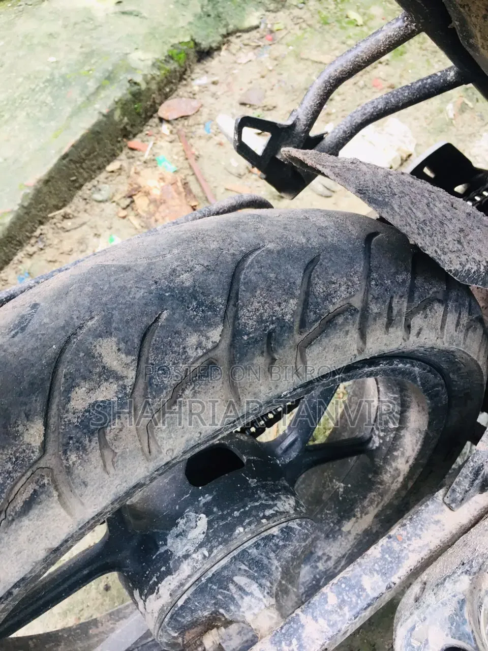 সুজুকি জিক্সার ২০২২ লাল