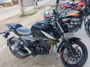 সুজুকি জিক্সার ২০২৪ ব্ল্যাক