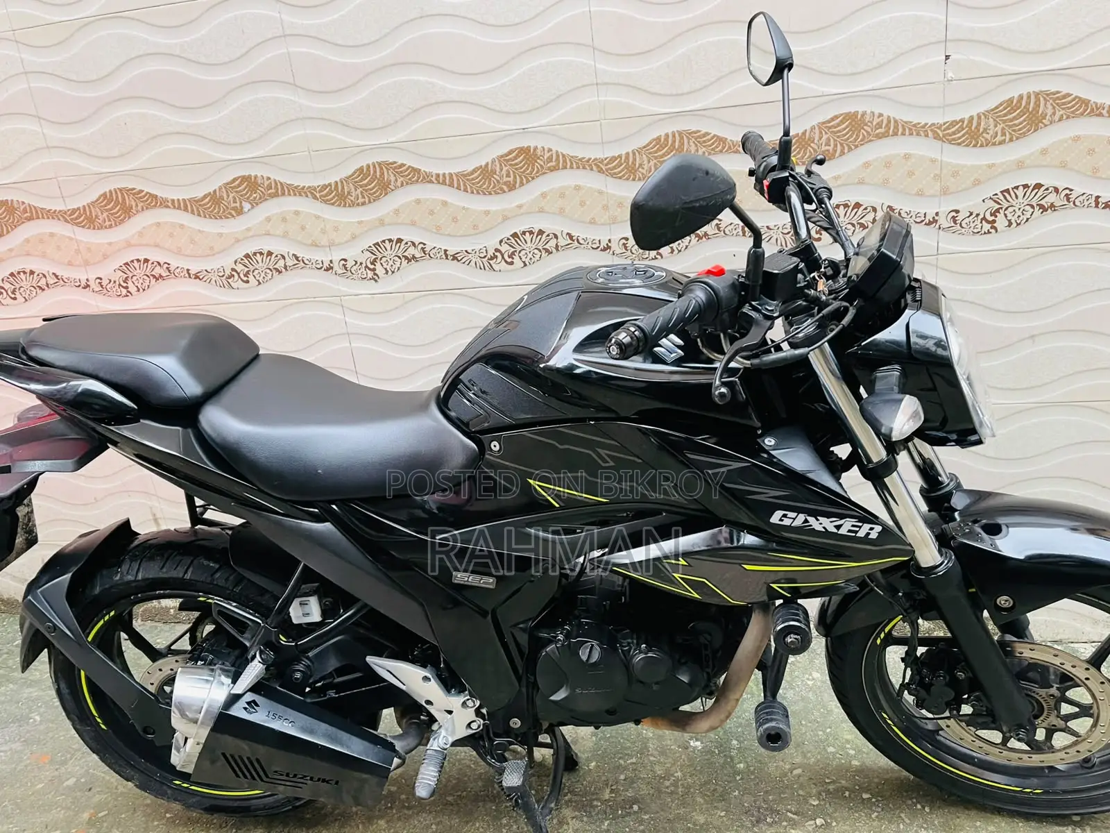 সুজুকি জিক্সার ২০২৪ কালো