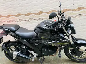 সুজুকি জিক্সার ২০২৪ কালো