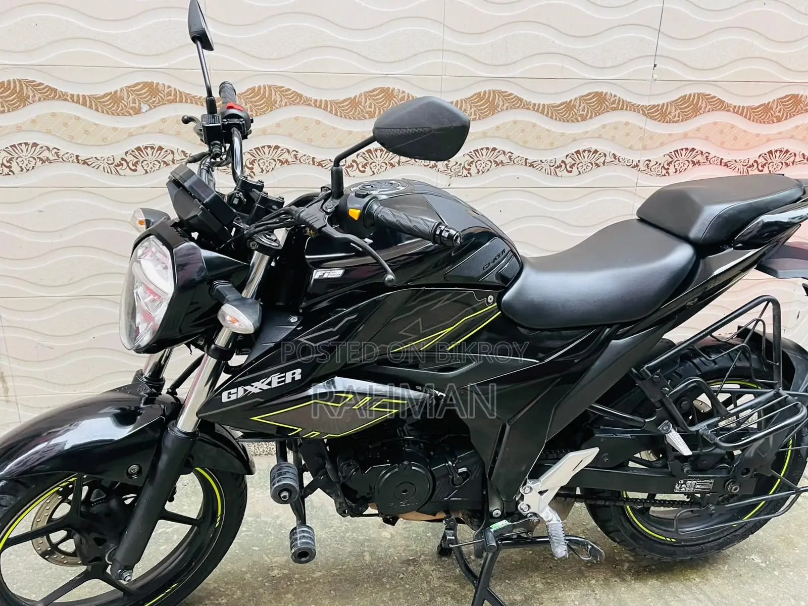 সুজুকি জিক্সার ২০২৪ কালো