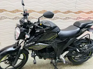 সুজুকি জিক্সার ২০২৪ কালো