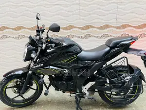 সুজুকি জিক্সার ২০২৪ কালো