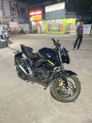 সুজুকি জিক্সার ২০২৫ কালো