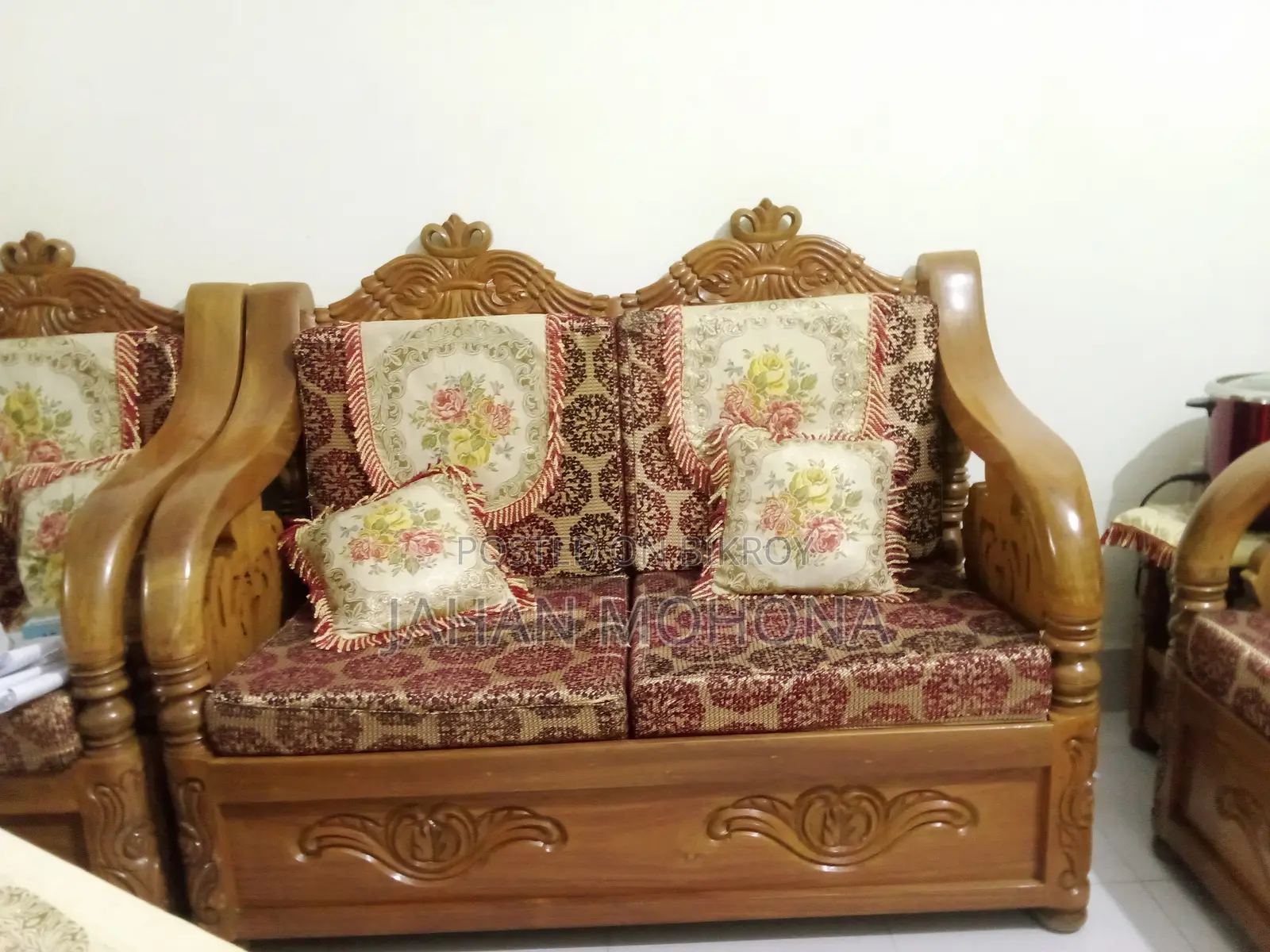 Beautiful and Comfortable Luxury Sofa Set for Sale.