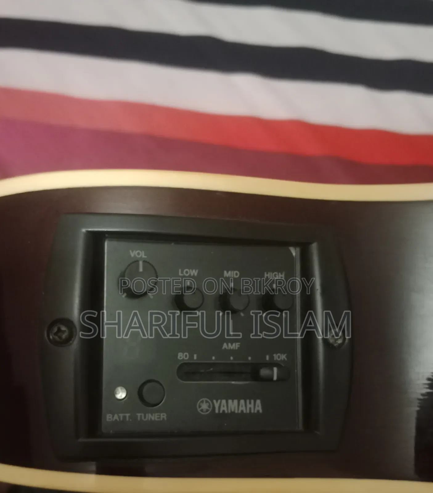 সেমি অ্যাকৌস্টিক গিটার