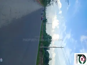 প্রিমিয়াম জমি বিক্রয়ের জন্য - বসুন্ধরা আবাসিক এলাকা, ব্লক এল, দক্ষিণমুখী
