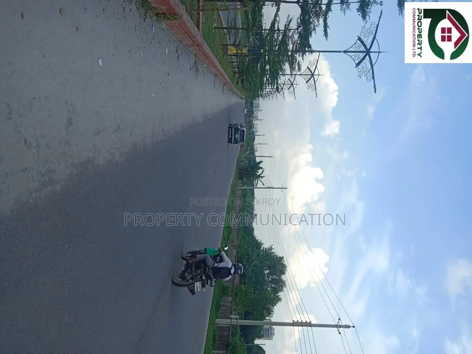 প্রিমিয়াম জমি বিক্রয়ের জন্য - বসুন্ধরা আবাসিক এলাকা, ব্লক এল, দক্ষিণমুখী