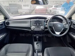 টয়োটা এক্সিও ২০২১ সিলভার