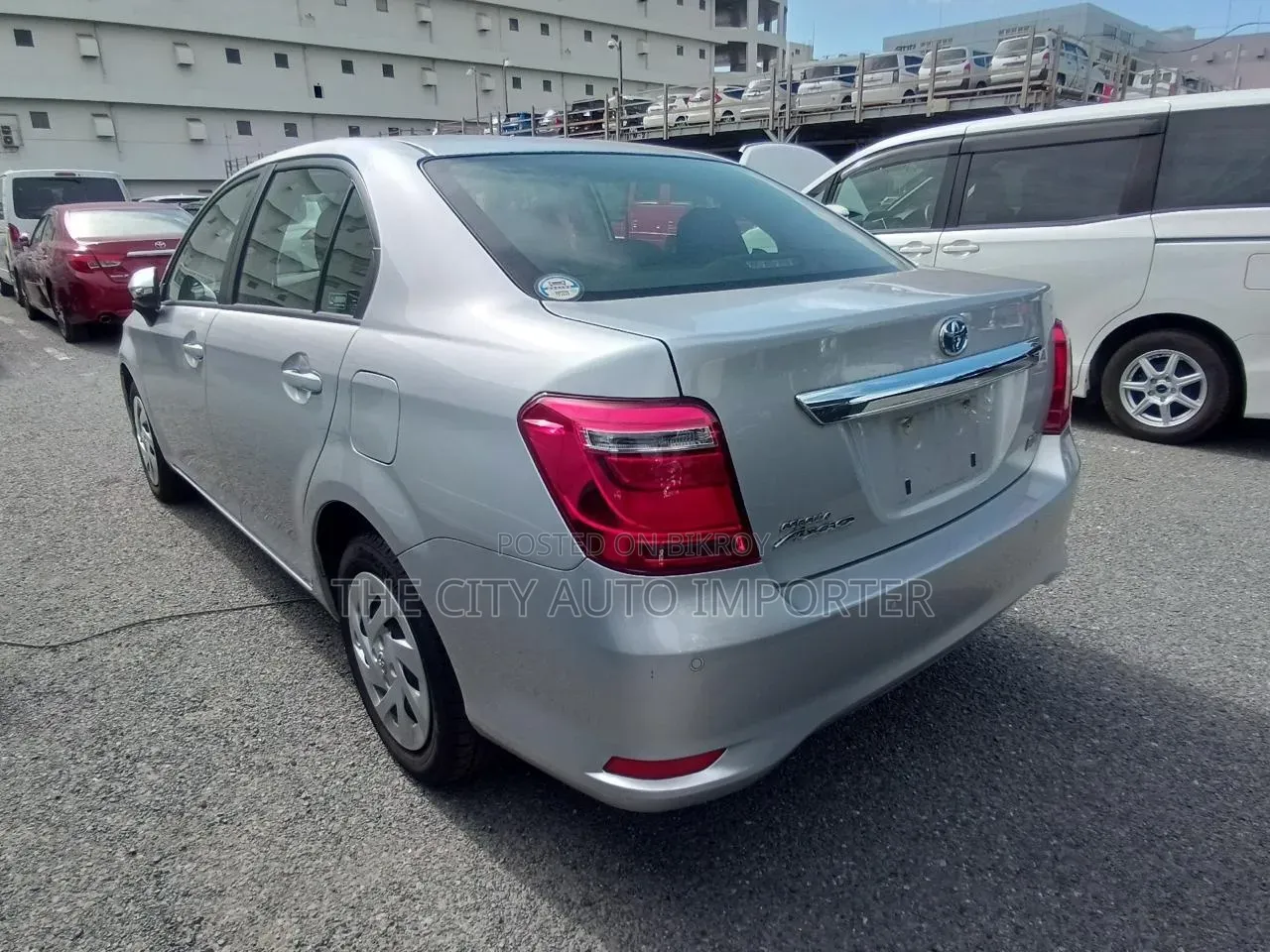 টয়োটা এক্সিও ২০২১ সিলভার
