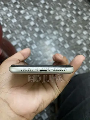 অ্যাপল আইফোন ১১ ৬৪ জিবি হোয়াইট