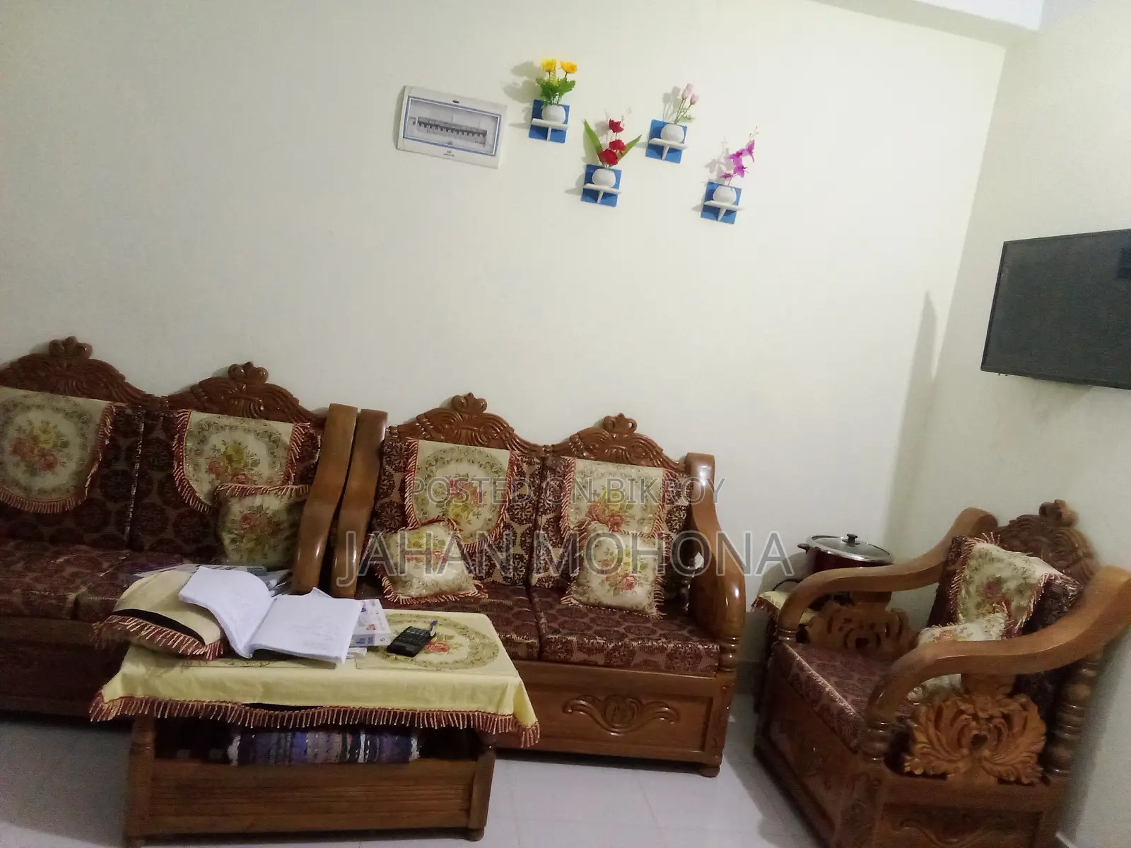 Beautiful and Comfortable Luxury Sofa Set for Sale.