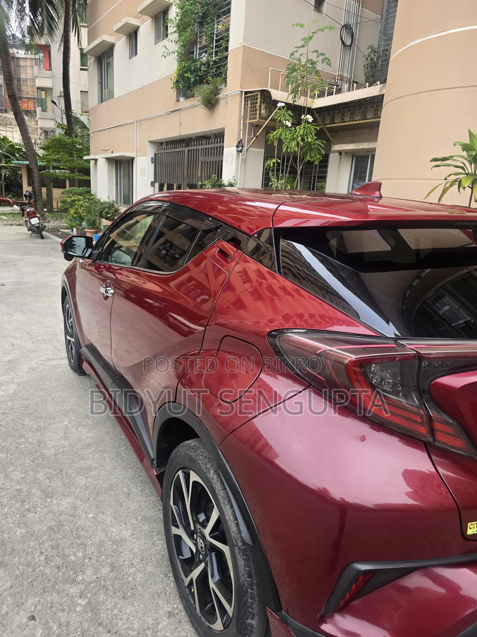 Toyota C-HR 2017 Maroon