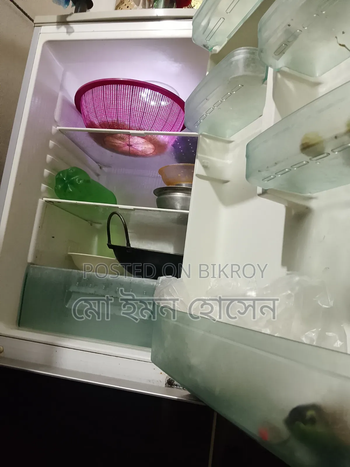 খুব ভালো মানের একটা ফ্রীজ বিক্রি করা হবে