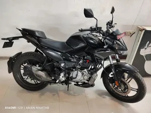 হিরো এক্সট্রিম ১২৫আর ২০২৫ ব্ল্যাক
