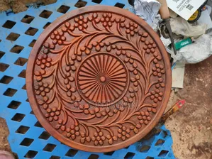 হস্তশিল্পের কারুকার্যের টেবিল