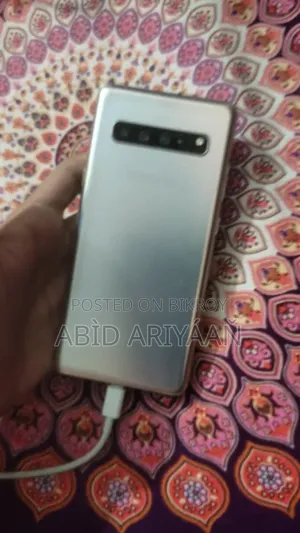স্যামসাং গ্যালাক্সি এস১০ ৫জি ২৫৬ জিবি হোয়াইট