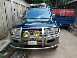 Mitsubishi Pajero 2001