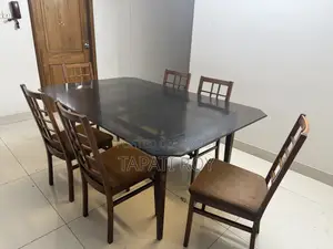 ছয় সিটের ডাইনিং টেবিল
