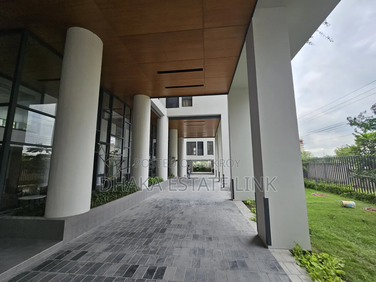 4 Bedroom Apartment in Bashundhara for Sale